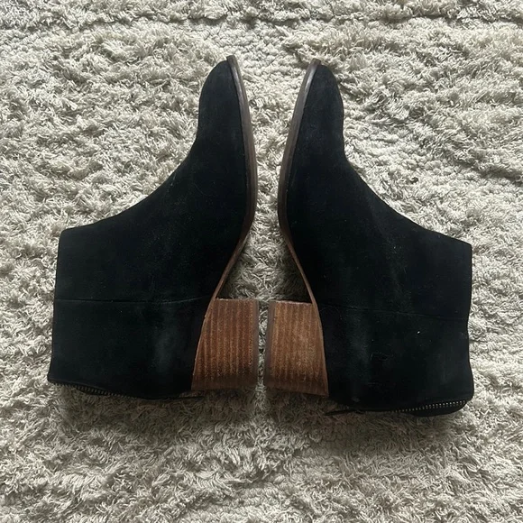 Seychelles Black Suede Ankle Bootie - Picture 1 of 4